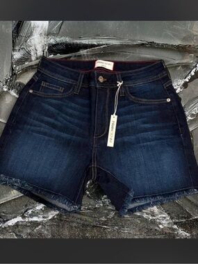 NWT Fran Denim "Lauren" Athletic Fit Shorts Size 26